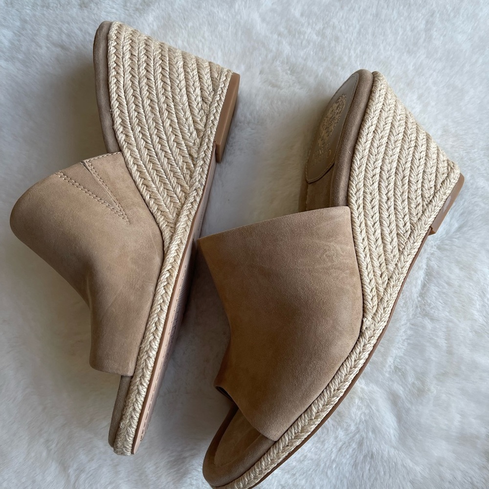 Vince Camuto womens Fayla size 11 M tortilla suede .New with box. R14 - Picture 4 of 9